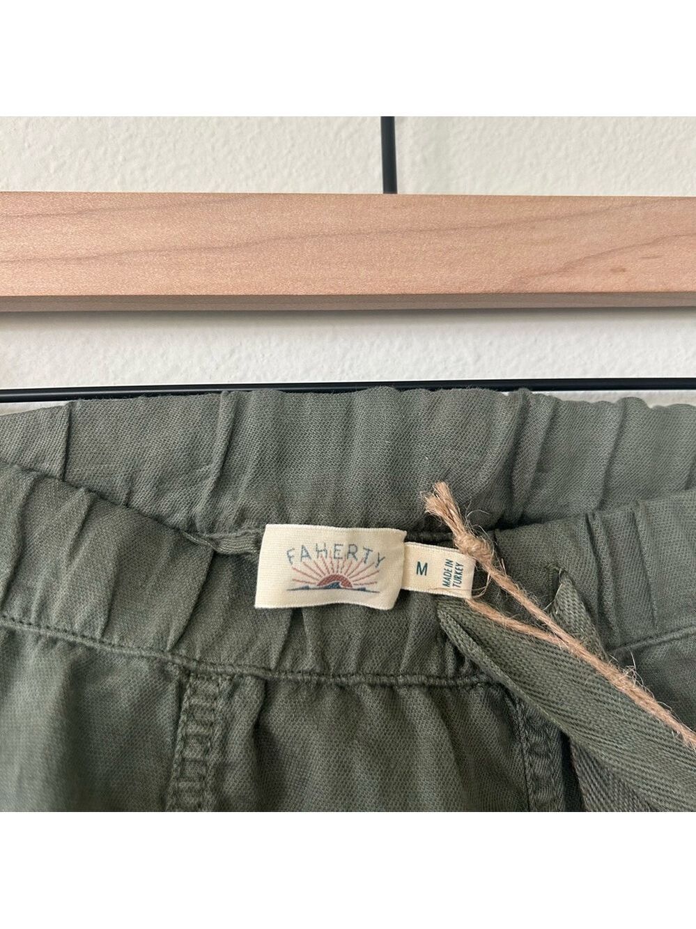 Faherty Topanga Drape Shorts Womens Medium Thyme Green Linen Blend NWT - Picture 3 of 6